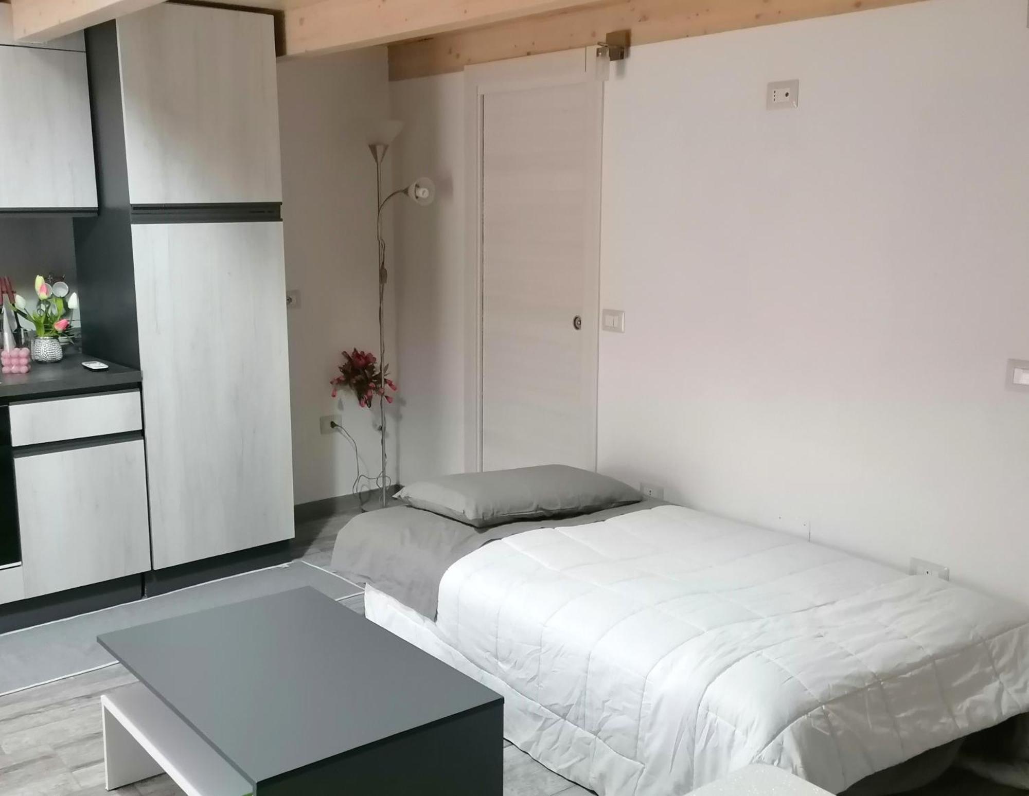 Dimora Helianthus Lägenhet Salandra Exteriör bild